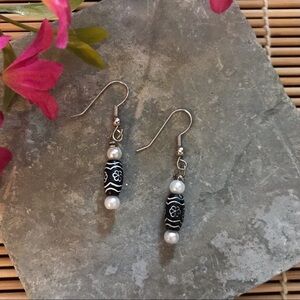 ✨Vintage Silver Flower Pearl Drop Earrings🌸​​